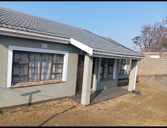 3 BEDROOM HOUSE FOR SALE IN UMLAZI K